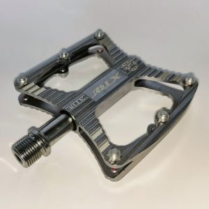 XTOS XT18 פדל פלאט - כסוף